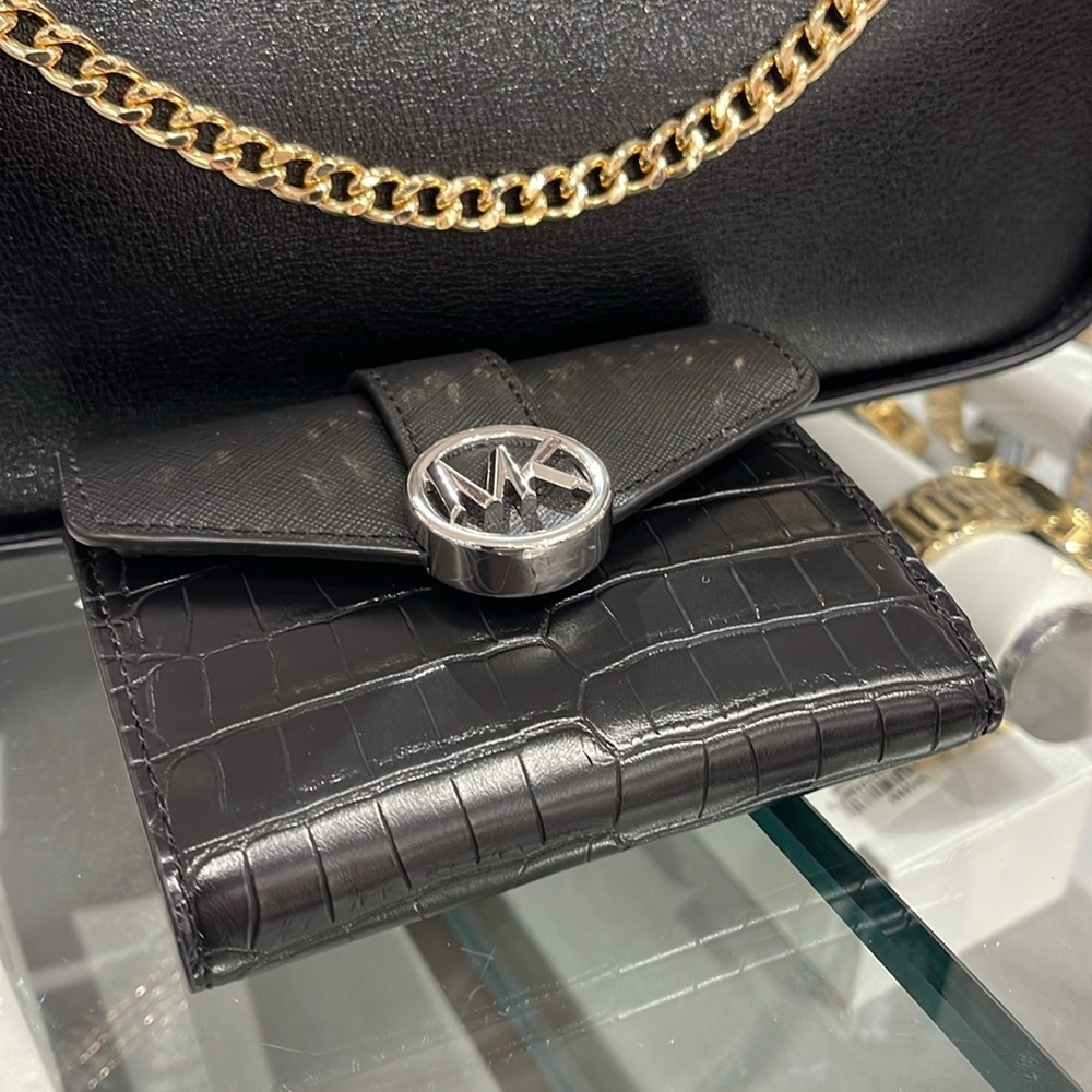 MICHAEL KORS CARMEN MEDIUM LOGO AND FAUX LEATHER WALLET BLACK 
NWT - Picture 4 of 16